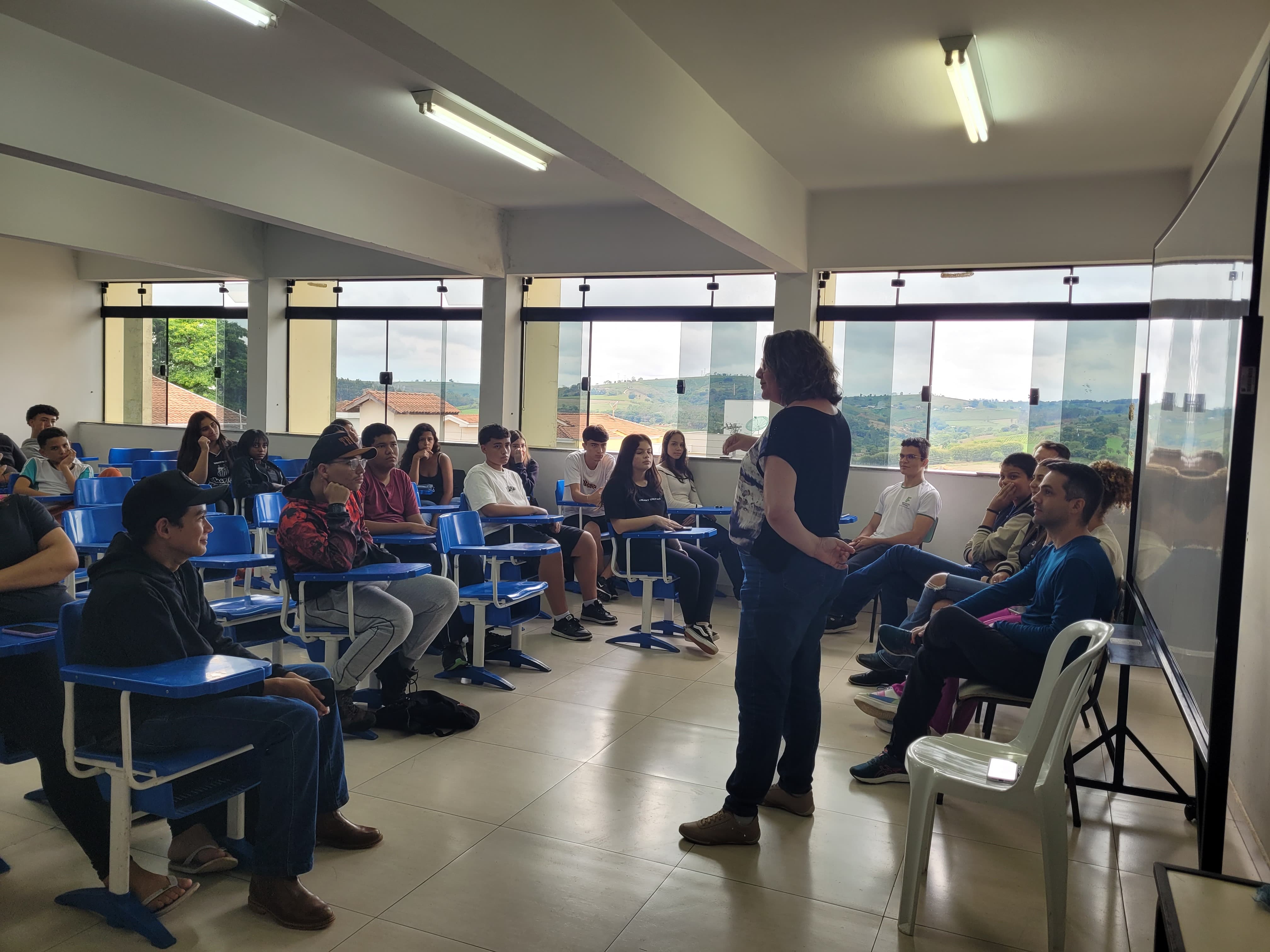 Roda de Conversas com coordenadores de Cursos alunos e psicoloda do Campus 8